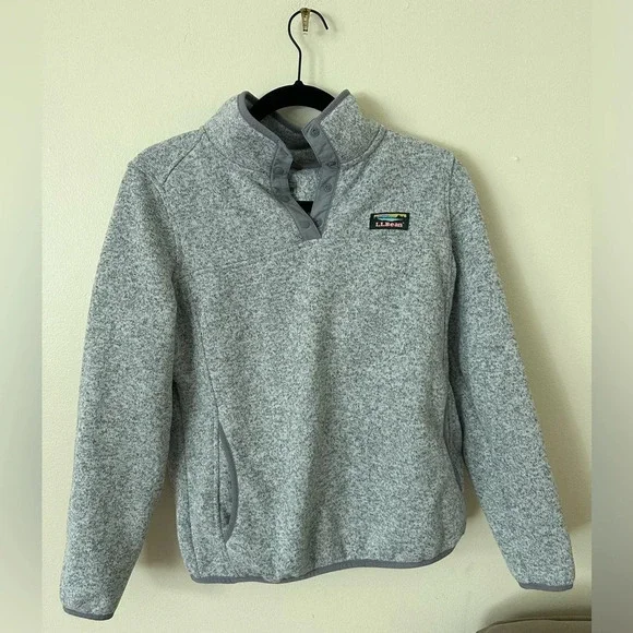 LL Bean Grey Ladies Pullover Size Medium Petite - Picture 1 of 4